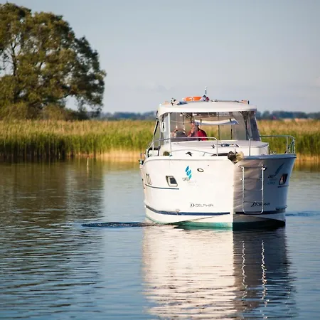 Botel Jacht Motorowy Nautika 1000 Vip *
