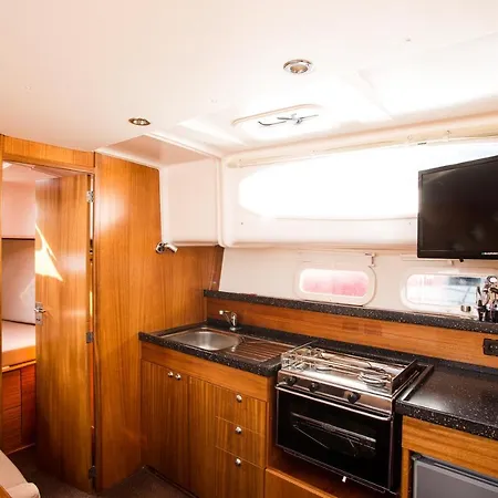 Jacht Motorowy Nautika 1000 Vip Hotel na wodzie Wilkasy (Gizycko)