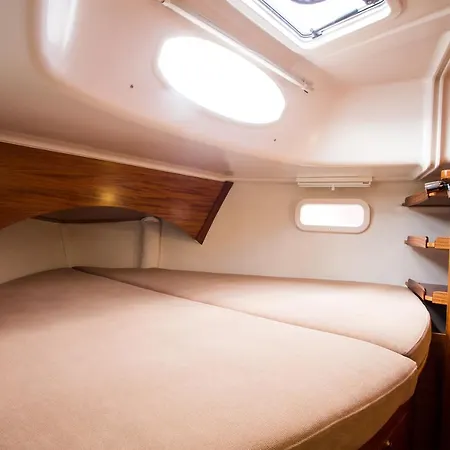 Jacht Motorowy Nautika 1000 Vip Hotel na wodzie *