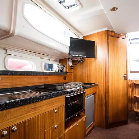 Jacht Motorowy Nautika 1000 Vip Hotel na wodzie
