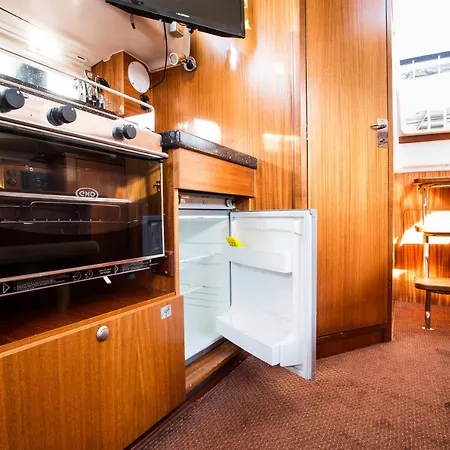 Jacht Motorowy Nautika 1000 Vip Hotel na wodzie