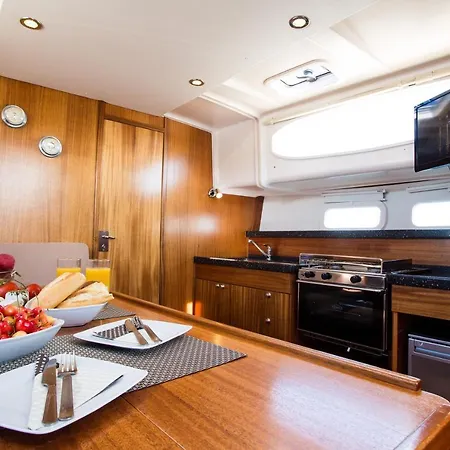 Jacht Motorowy Nautika 1000 Vip