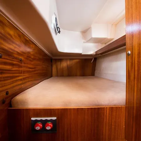 Jacht Motorowy Nautika 1000 Vip Hotel na wodzie *