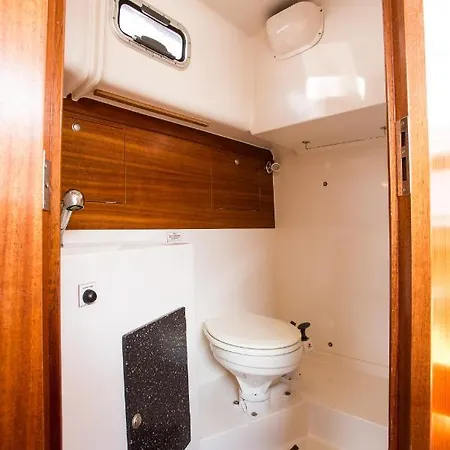 Jacht Motorowy Nautika 1000 Vip Hotel na wodzie Wilkasy (Gizycko)