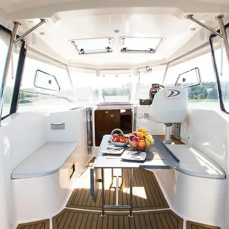 Jacht Motorowy Nautika 1000 Vip Botel